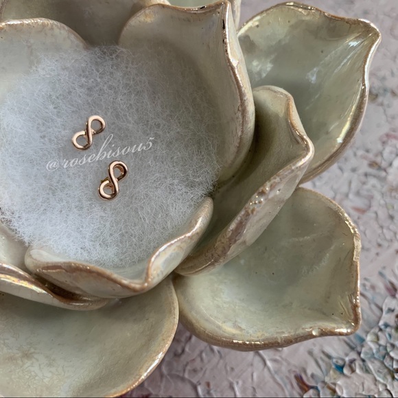 RoseBisou5 | 5PinkKisses Jewelry - 💋🆕Dainty Rose Gold Infinity Stud Earrings
